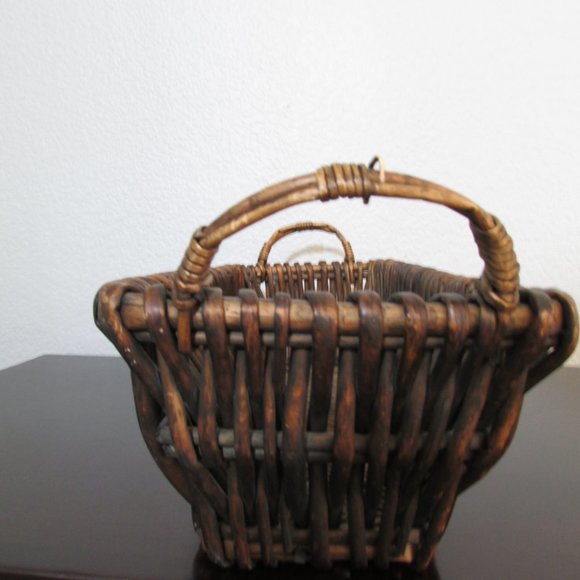 Vintage Rectangle Wicker Basket - Picture 4 of 7